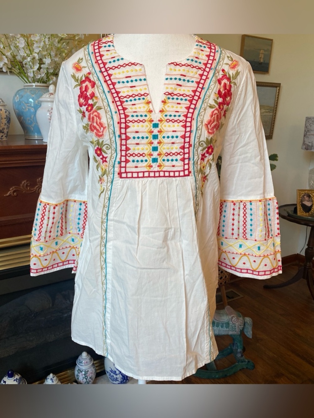BeachLunchLounge • Embroidered Floral Boho Tunic Top • Size S